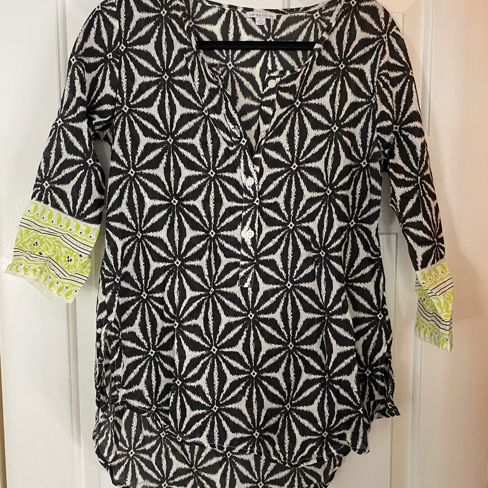Women’s tunic style top or cover up